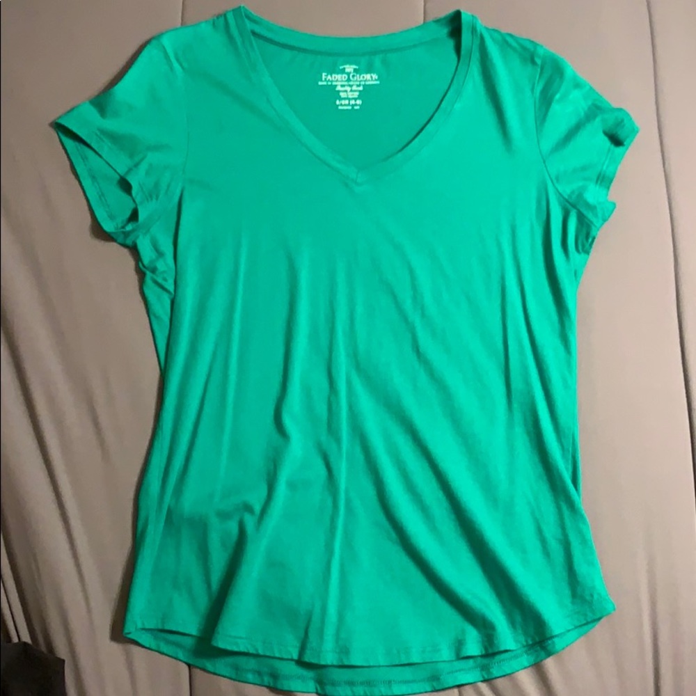 Green V-neck T-shirt - Size: Small